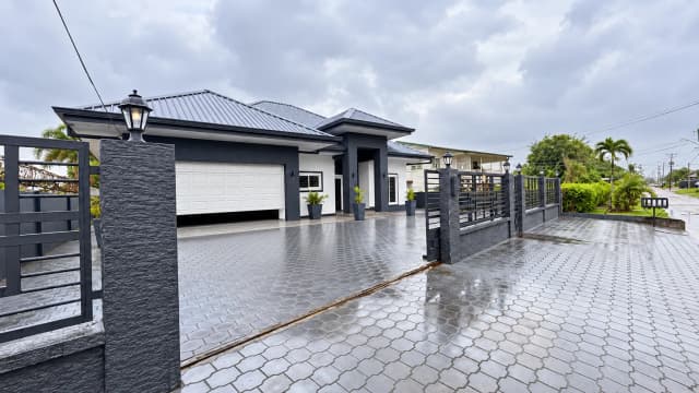 L’ Hermitage weg 92A
